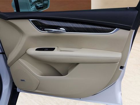 Used 2017 Cadillac XT5 FWD image 29