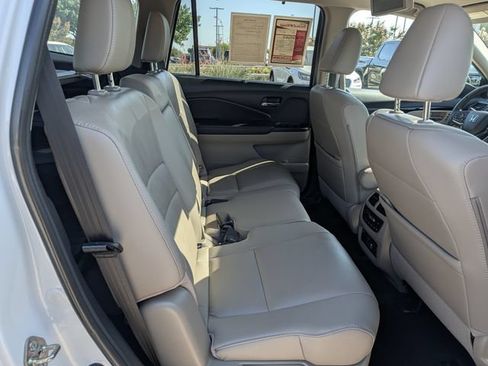 Used 2020 Honda Pilot Touring image 32