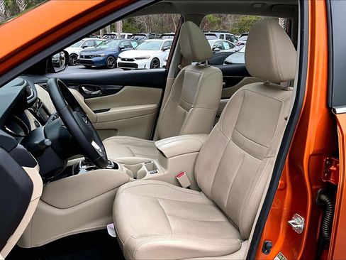 Used 2018 Nissan Rogue SL w/ Premium Package image 8