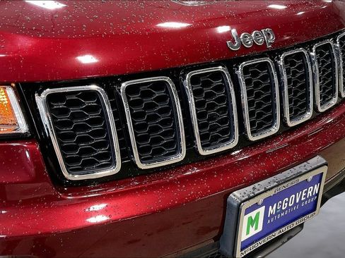 Used 2021 Jeep Grand Cherokee Laredo w/ Security & Convenience Group AWD/4WD image 33
