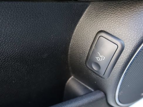 Used 2014 Mercedes-Benz C 250 Sedan image 30