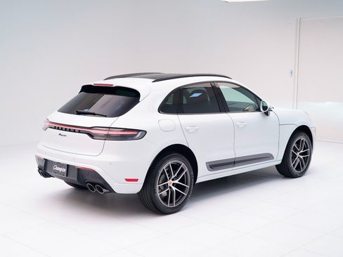 Certified 2026 Porsche Macan AWD/4WD image 9