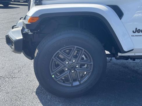 New 2025 Jeep Gladiator Sport image 36