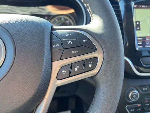 Used 2022 Jeep Cherokee Limited w/ Elite Package image 17