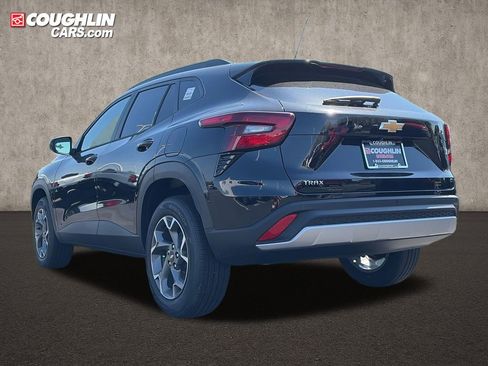 New 2026 Chevrolet Trax LT w/ Driver Confidence Package FWD image 3