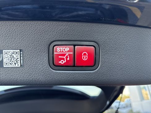 Certified 2025 Mercedes-Benz GLC 300 image 17