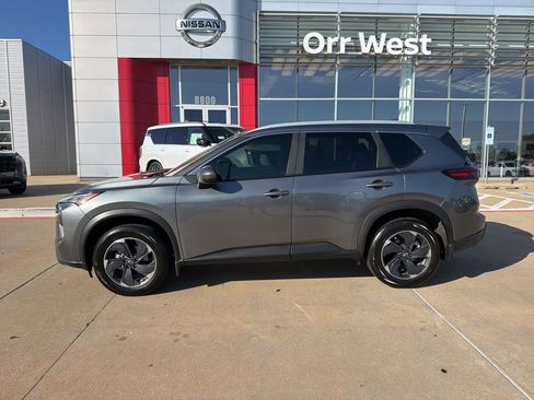 Used 2024 Nissan Rogue SV w/ SV Premium Package FWD image 2