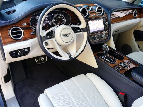 Used 2019 Bentley Bentayga AWD/4WD image 12