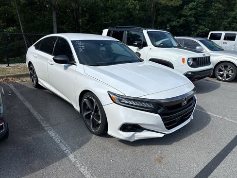 Used 2022 Honda Accord Sport image 2