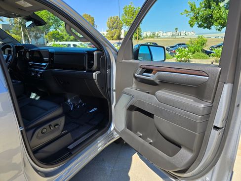 Used 2025 GMC Sierra 1500 SLT image 33