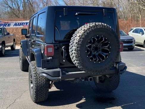 Used 2017 Jeep Wrangler Unlimited Sahara image 7