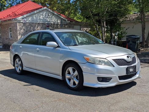 Used 2011 Toyota Camry SE w/ SE Extra-Value Pkg #1 FWD image 2