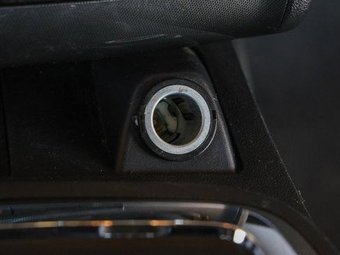 Used 2013 Dodge Challenger SXT image 16