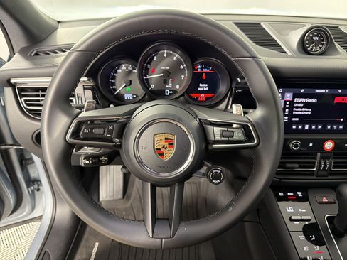 Used 2026 Porsche Macan AWD/4WD image 18