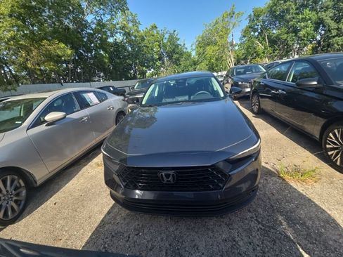 Used 2025 Honda Accord SE image 2