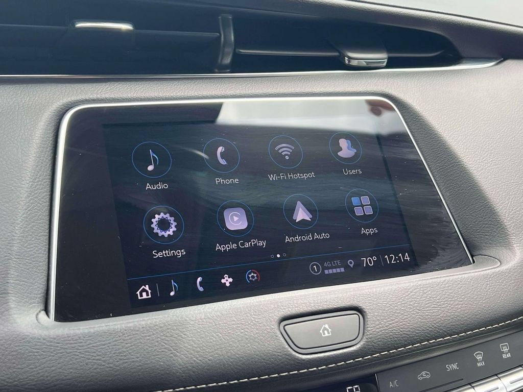 Used 2023 Cadillac XT4 Luxury w/ Cold Weather Package FWD image 33