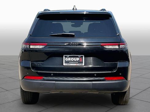 Used 2024 Jeep Grand Cherokee Altitude AWD/4WD image 5