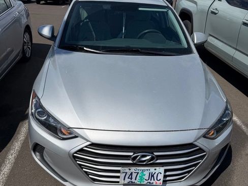 Used 2017 Hyundai Elantra SE FWD image 1