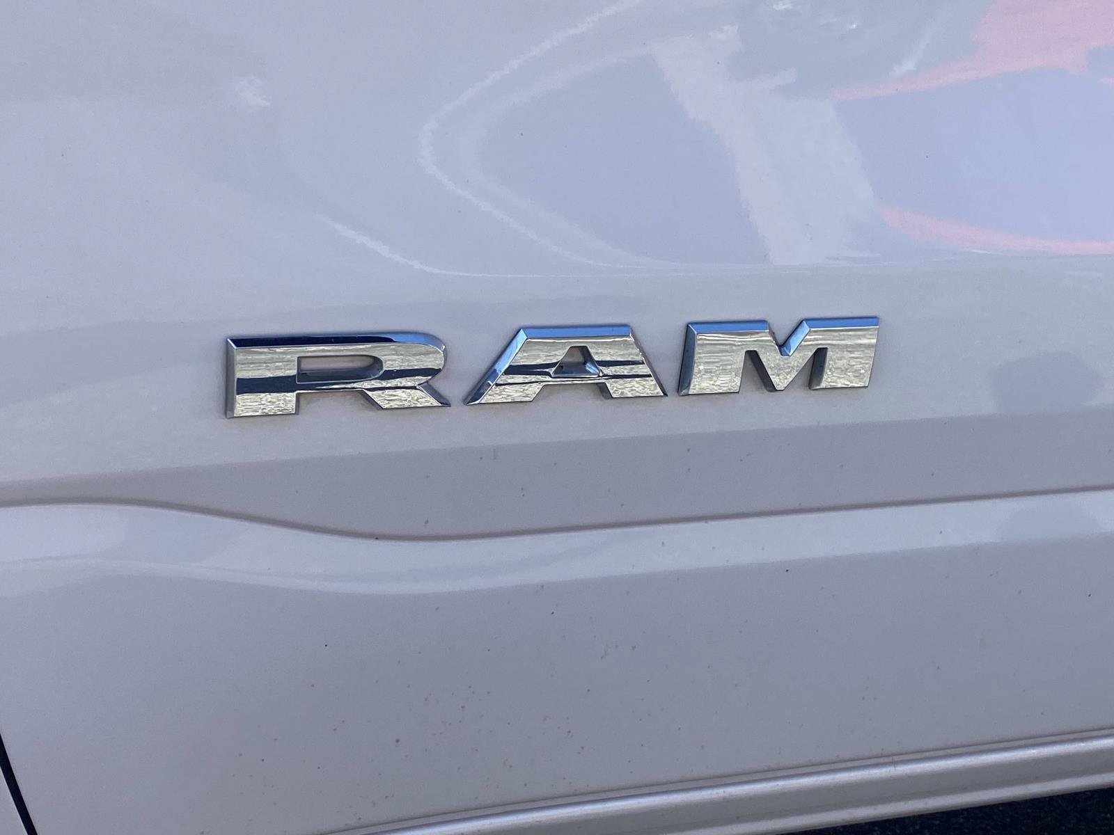 Used 2019 RAM 1500 Laramie AWD/4WD image 13
