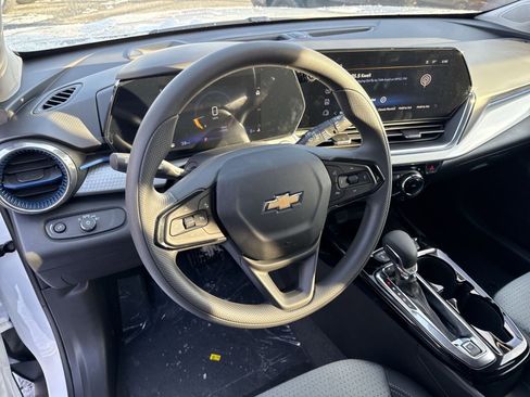 New 2026 Chevrolet Trax LT image 12