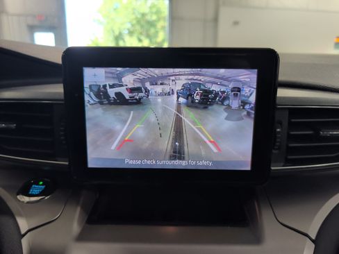 Used 2021 Ford Explorer XLT w/ Equipment Group 202A AWD/4WD image 13