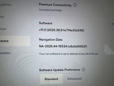Used 2016 Tesla Model S 70 image 25