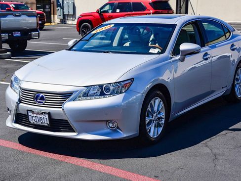 Used 2014 Lexus ES 300h w/ Luxury Package w/Bamboo Trim FWD image 3