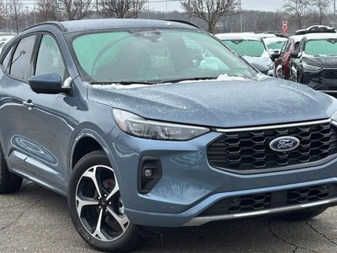 Used 2024 Ford Escape ST-Line Elite w/ Premium Technology Package image 2