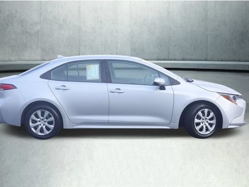 Used 2020 Toyota Corolla LE FWD image 17