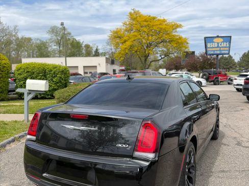 Used 2019 Chrysler 300 S RWD image 9