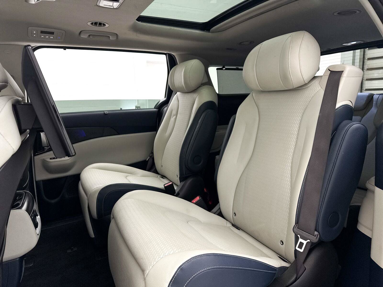 Used 2025 Kia Carnival SX Prestige FWD image 35