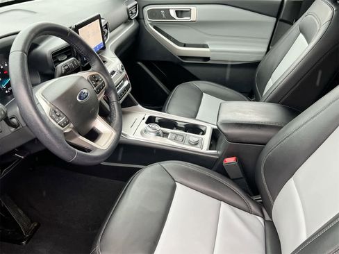 Used 2023 Ford Explorer XLT w/ Equipment Group 202A image 10