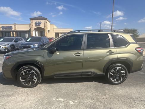 Used 2025 Subaru Forester Limited image 4