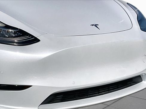 Used 2022 Tesla Model Y Long Range AWD/4WD image 26