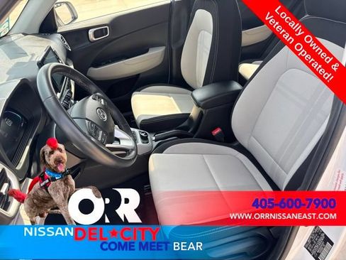 Used 2025 Hyundai Venue SEL FWD image 15