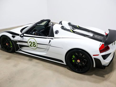 Used 2015 Porsche 918 Spyder image 21