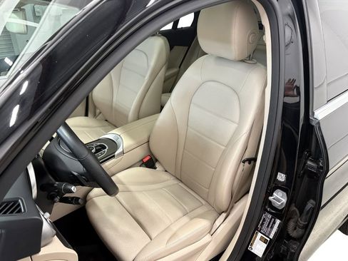 Used 2019 Mercedes-Benz GLC 300 4MATIC image 11