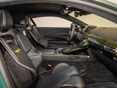 Used 2025 Aston Martin V8 Vantage Coupe image 15