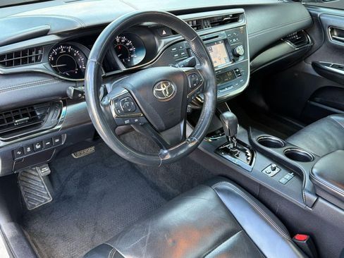 Used 2018 Toyota Avalon Limited image 4