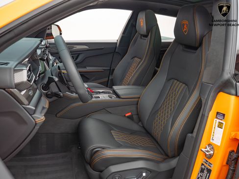 Used 2025 Lamborghini Urus SE image 22