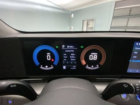 Used 2024 Hyundai Kona SEL AWD/4WD image 15