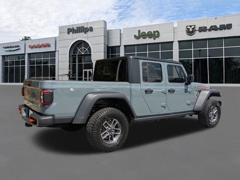 Used 2025 Jeep Gladiator Mojave image 3