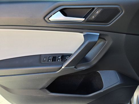 Used 2020 Volkswagen Tiguan SE image 15