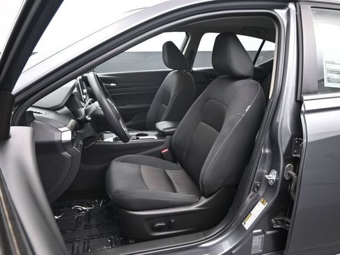 Used 2025 Nissan Altima 2.5 SV FWD image 19