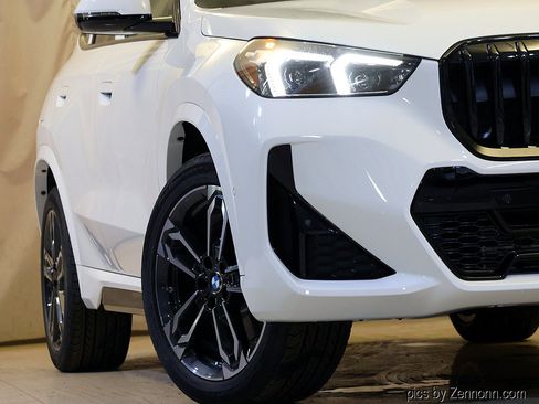 Used 2027 BMW X1 xDrive28i AWD/4WD image 4