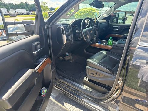 Used 2019 Chevrolet Silverado 3500 High Country w/ Duramax Plus Package AWD/4WD image 5