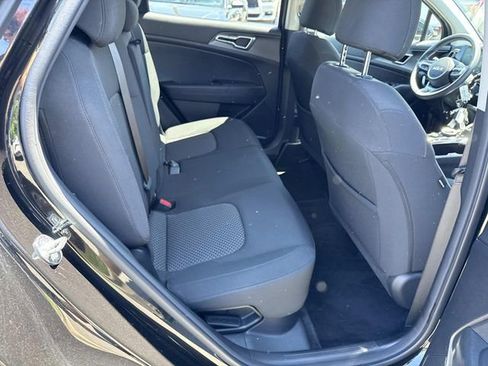 Used 2023 Kia Sportage LX AWD/4WD image 8