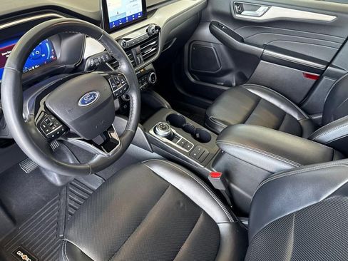 Used 2022 Ford Escape SEL w/ Technology Package FWD image 4