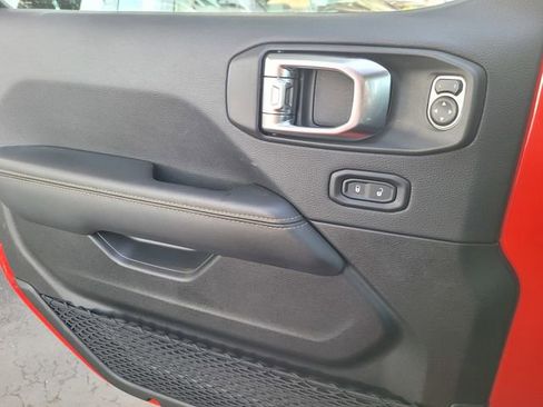 Certified 2025 Jeep Wrangler Unlimited Sahara w/ Safety Group image 15