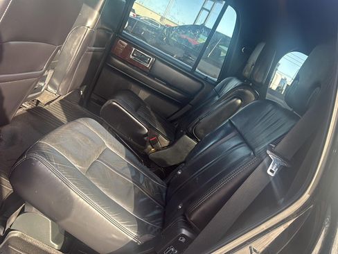 Used 2016 Lincoln Navigator Select image 13